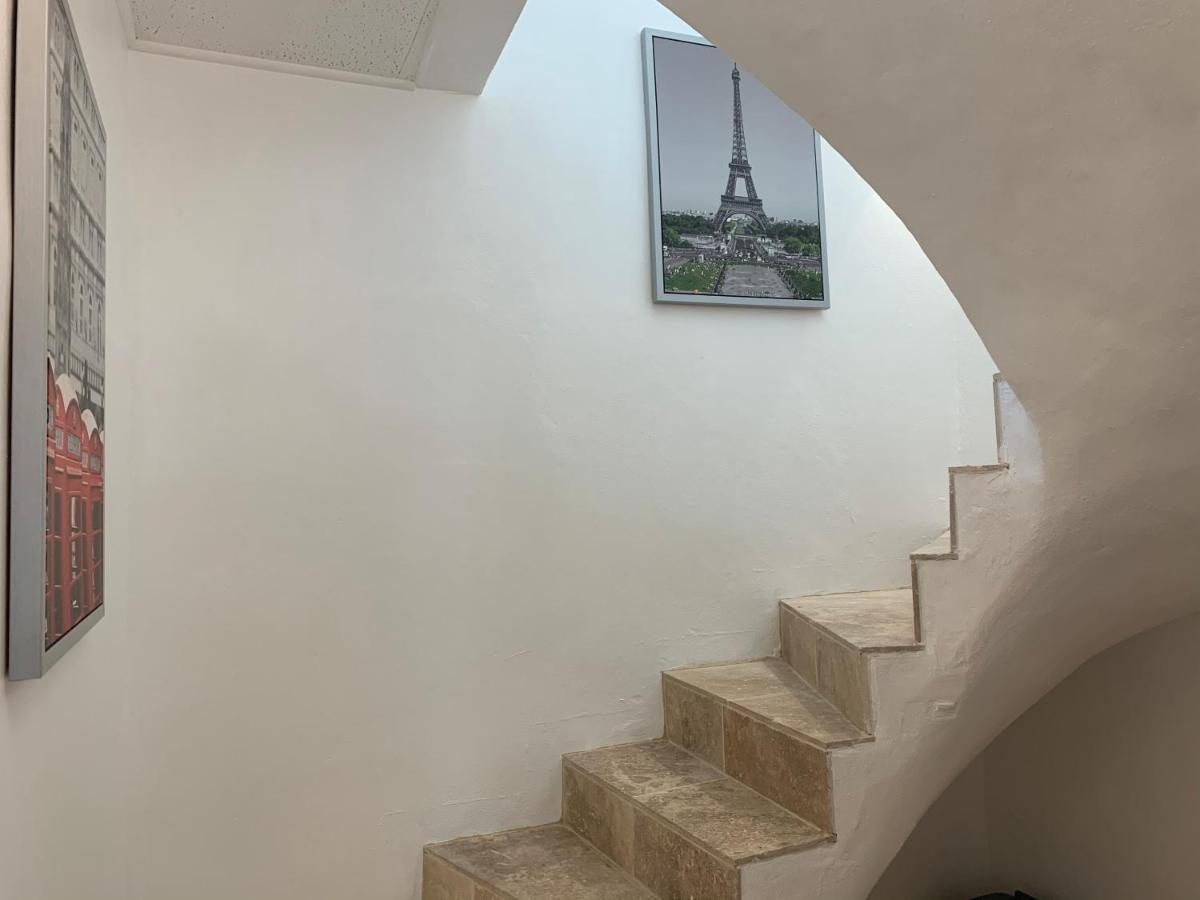 Bel Appartement Terrasse 4 Étoiles Intra Muros Aigues-Mortes Esterno foto