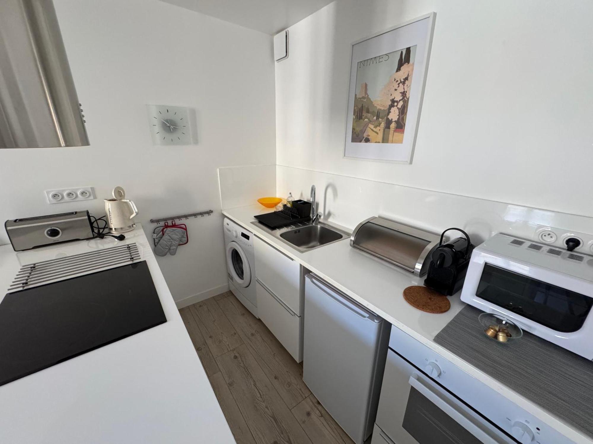 Bel Appartement Terrasse 4 Étoiles Intra Muros Aigues-Mortes Esterno foto
